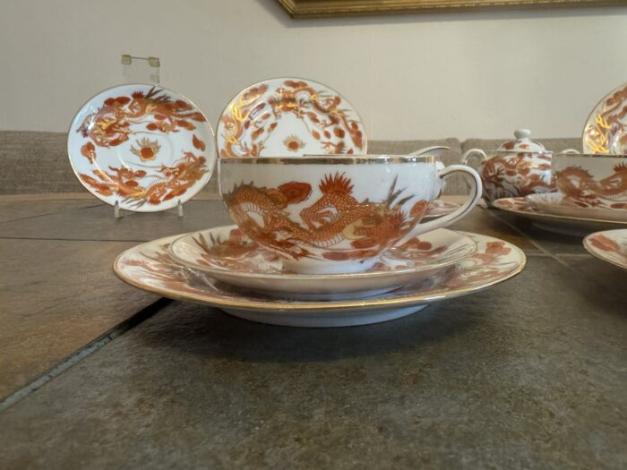 Чайные чашки Imari с красным и золотым декором
