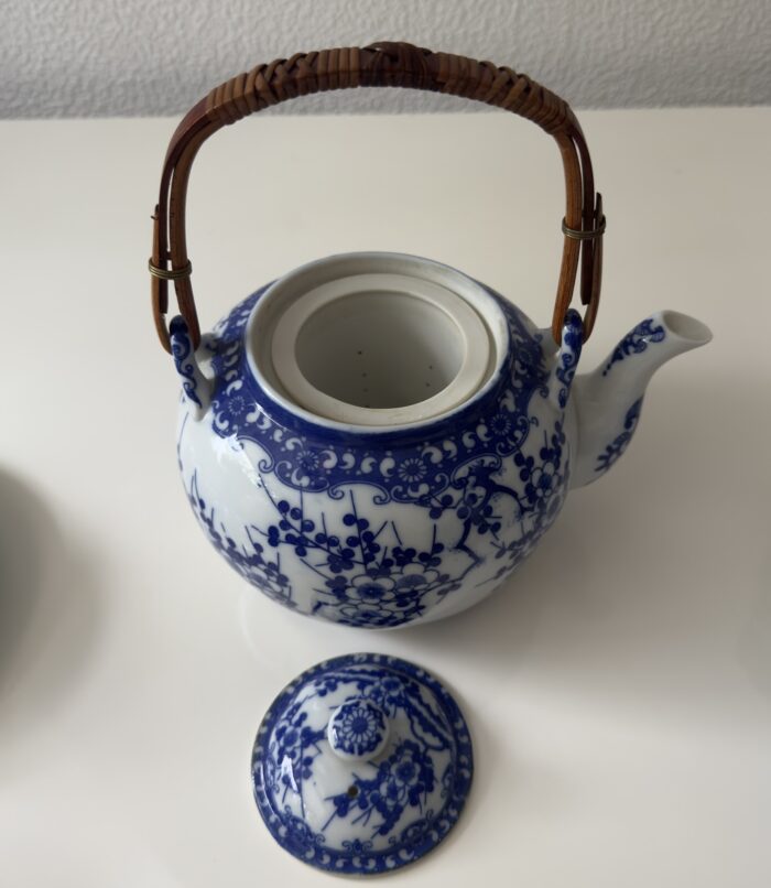 Чайник из японского сервиза H.L.H. Japan, фарфор